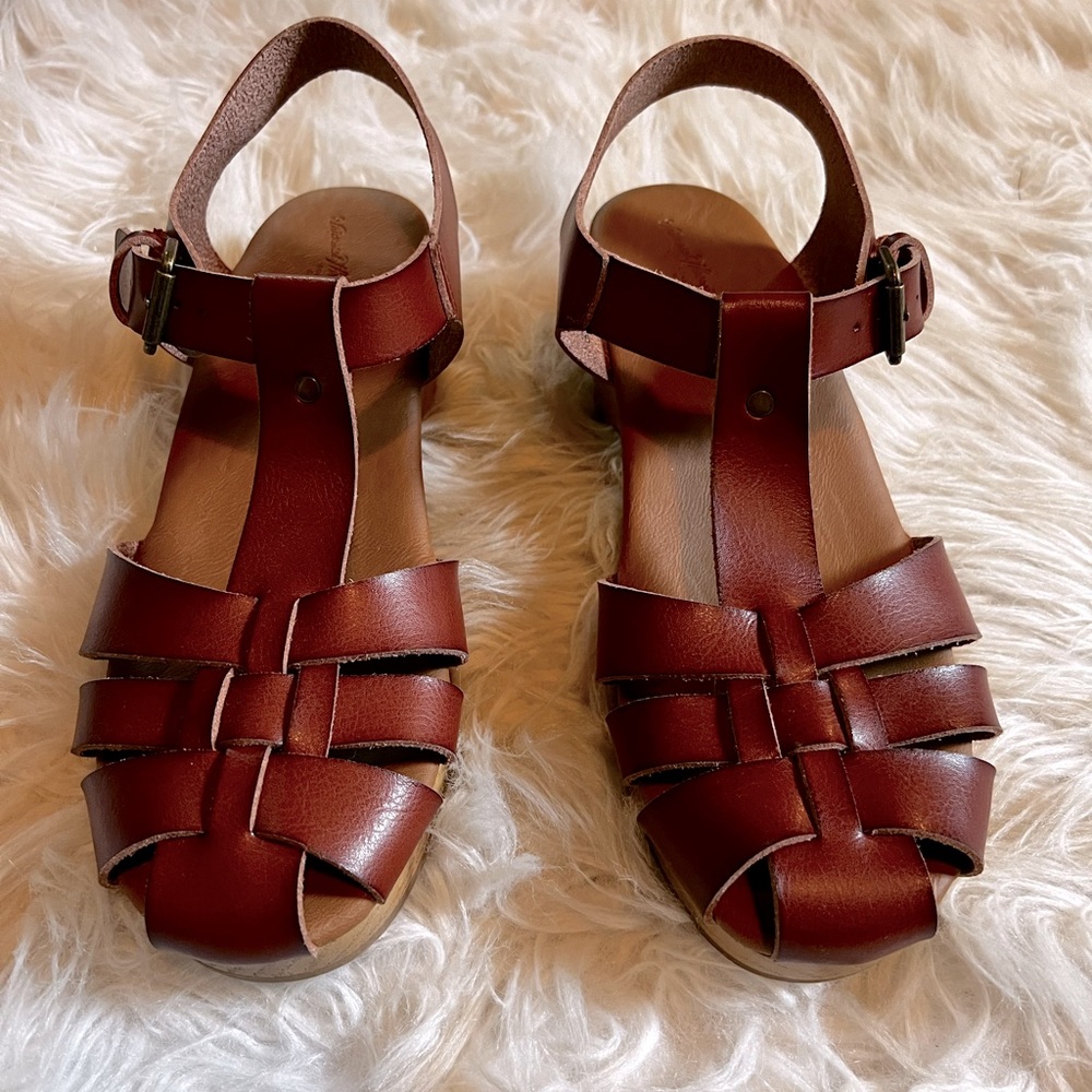 Universal Thread clog sandals, size 9.5